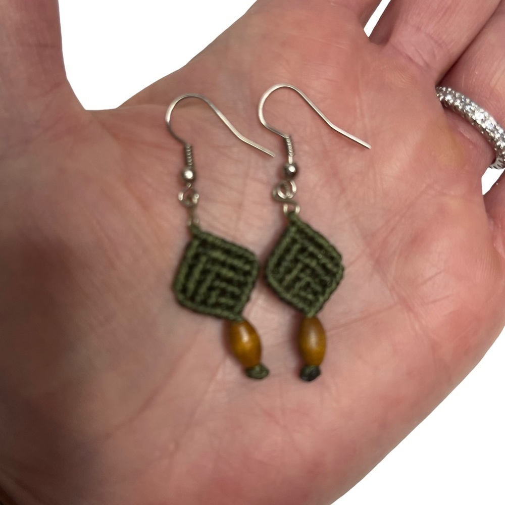 NWOT Native American Crafted Seed Bead Drop Earrings